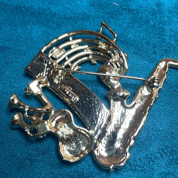 AJC Goldtone Music Brooch - Picture 4 of 5